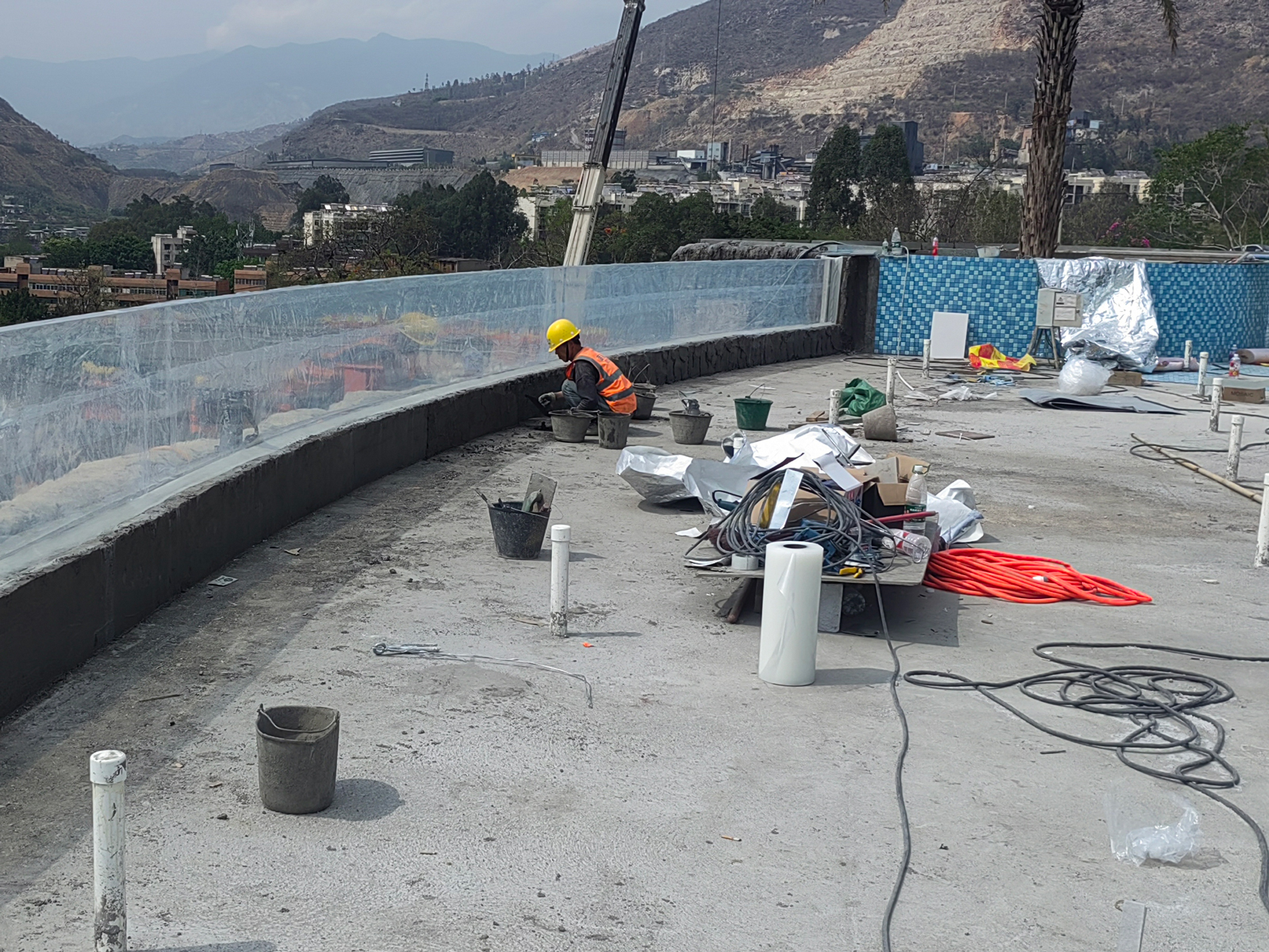 Curved swimming pool