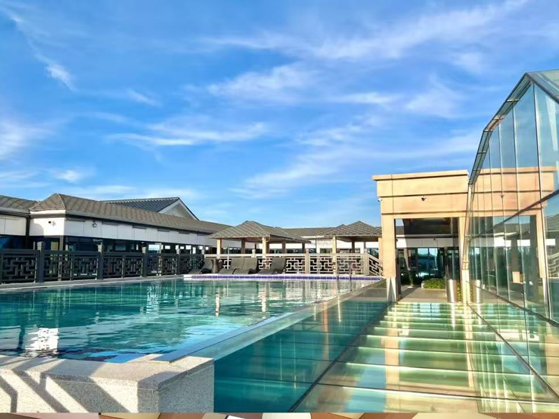 Acrylic swimming pool