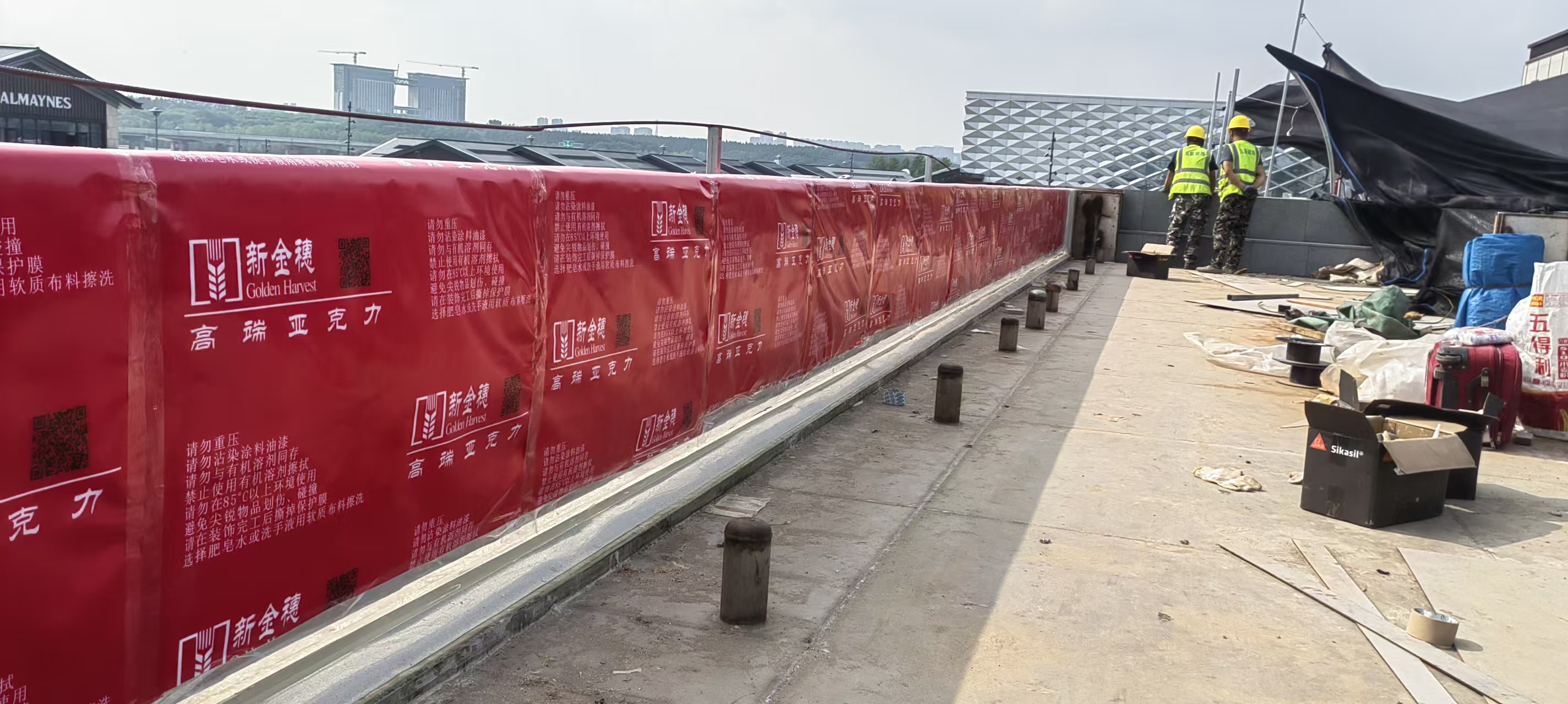 33-meter-long acrylic side panel installed in Changchun | Zhongqing Construction and Jiangsu Jinsui Acrylic jointly build the Si Ji Nanhe swimming pool project